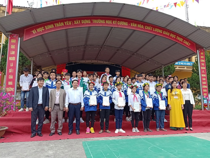 Trong hai ngày 3 và 4/12/2020, tại Trường Trung học cơ sở số 2 xã Xuân Quang, Phòng Giáo dục và Đào tạo huyện Bảo Thắng (tỉnh Lào Cai) đã tổ chức cuộc thi nghiên cứu khoa học kỹ thuật dành cho học sinh trung học cơ sở cấp huyện năm học 2020 – 2021. (Ảnh: Bùi Phúc)