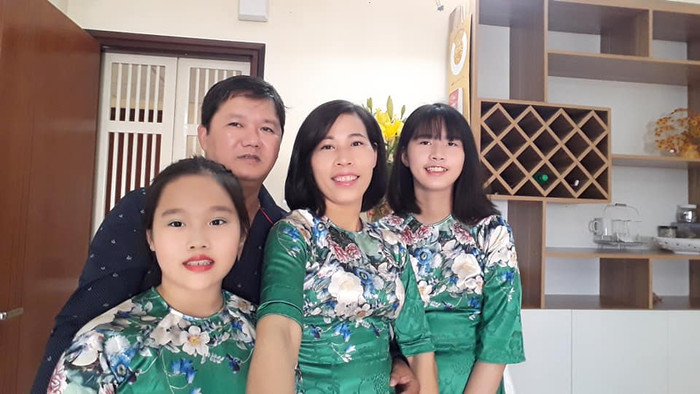 Anh Tiến Thưởng luôn ủng hộ kỷ luật tích cực với suy nghĩ: “Những ông bố bà mẹ khi có những việc làm được cho là vi phạm nội quy của nhà trường đề ra, thì phải sáng suốt và nghe từ nhiều phía”. (Ảnh: Nhân vật cung cấp) Anh Tiến Thưởng luôn ủng hộ kỷ luật tích cực với suy nghĩ: “Những ông bố bà mẹ khi có những việc làm được cho là vi phạm nội quy của nhà trường đề ra, thì phải sáng suốt và nghe từ nhiều phía”. (Ảnh: Nhân vật cung cấp)