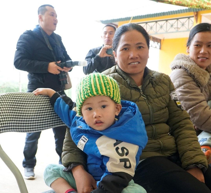 Chị Mùi Thị En và con trai. Chị Mùi Thị En và con trai.