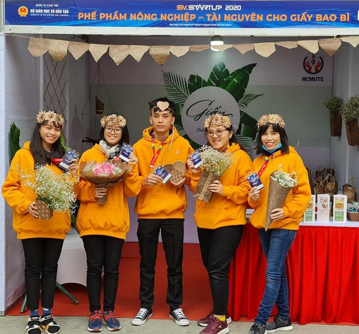 Gian hàng trưng bày dự án của nhóm sinh viên Đại học Sư phạm Kỹ thuật thành phố Hồ Chí Minh tại cuộc thi. Ảnh: Đình Hùng