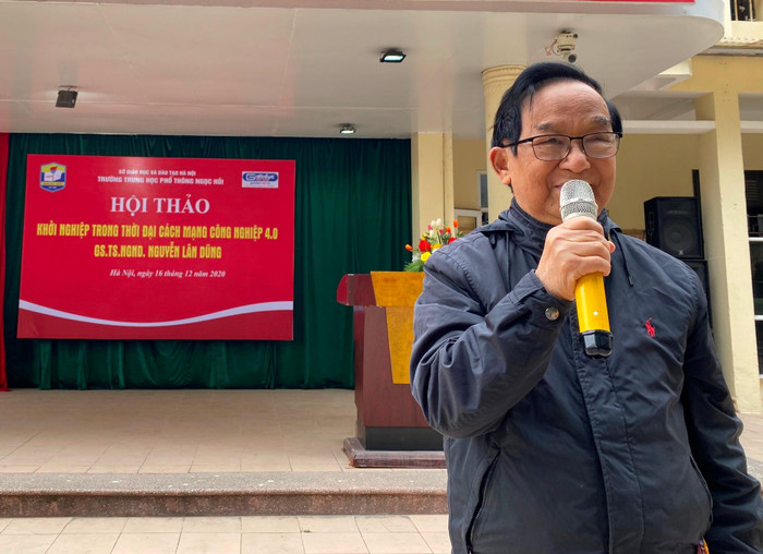 Giáo sư Nguyễn Lân Dũng chia sẻ về thách thức, cơ hội trong thời đại 4.0 (Ảnh: Phạm Minh) Giáo sư Nguyễn Lân Dũng chia sẻ về thách thức, cơ hội trong thời đại 4.0 (Ảnh: Phạm Minh)