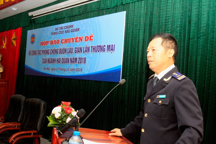 Ông Nguyễn Khánh Quang cho biết, sử dụng giấy tờ người đã mất để thành lập doanh nghiệp nhằm mục đích buôn lậu khiến cơ quan chức năng khó khăn trong việc xác định chủ sở hữu để xử lý. Ảnh: V.P