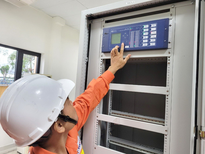 Lấy thông tin định vị sự cố tại Phòng điều khiển Trạm biến áp 500kV Pleiku Lấy thông tin định vị sự cố tại Phòng điều khiển Trạm biến áp 500kV Pleiku