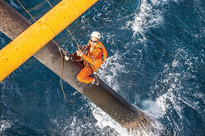 Người lao động dầu khí. (Ảnh: Nguyễn Trường Sơn) Người lao động dầu khí. (Ảnh: Nguyễn Trường Sơn)