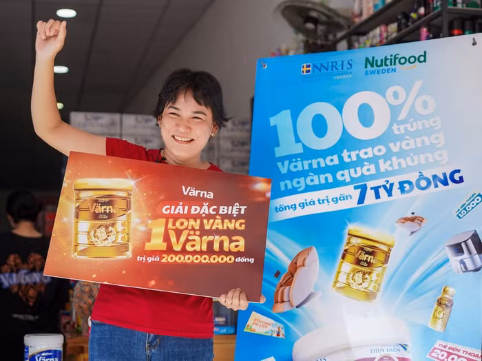 Giải thưởng là món quà ý nghĩa cho cả chị Tuyền và gia đình. Giải thưởng là món quà ý nghĩa cho cả chị Tuyền và gia đình.