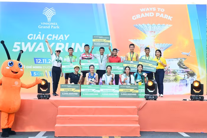 5Way Run - Ways to Grand Park đã tìm ra những runners xuất sắc nhất đại diện cho ý chí bền bỉ và tinh thần sẵn sàng bứt phá. 5Way Run - Ways to Grand Park đã tìm ra những runners xuất sắc nhất đại diện cho ý chí bền bỉ và tinh thần sẵn sàng bứt phá.