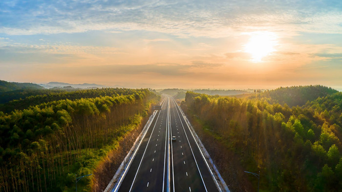 Cao tốc Vân Đồn - Móng Cái được ví như con đường của những bức tranh.