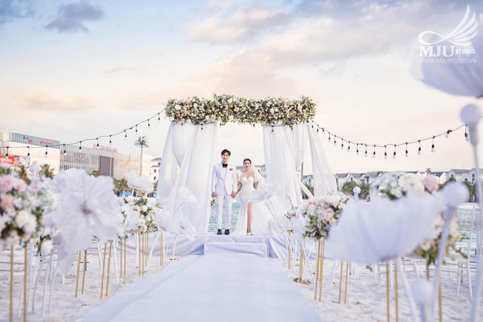 Đám cưới bên bờ biển là dịch vụ “hot hit” trong những năm gần đây tại Ocean City, giải quyết nhu cầu thực tế của thị trường về tổ chức đám cưới ngoài trời. Đám cưới bên bờ biển là dịch vụ “hot hit” trong những năm gần đây tại Ocean City, giải quyết nhu cầu thực tế của thị trường về tổ chức đám cưới ngoài trời.