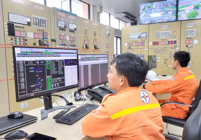 Ca trực vận hành tại Trạm biến áp 500kV Pleiku Ca trực vận hành tại Trạm biến áp 500kV Pleiku