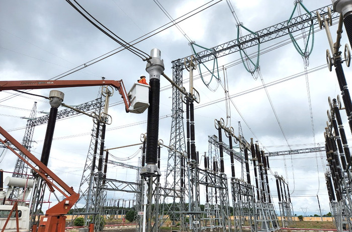 Kiểm tra xử lý TI 500 bị rỉ dầu tại Trạm biến áp 500kV Pleiku Kiểm tra xử lý TI 500 bị rỉ dầu tại Trạm biến áp 500kV Pleiku