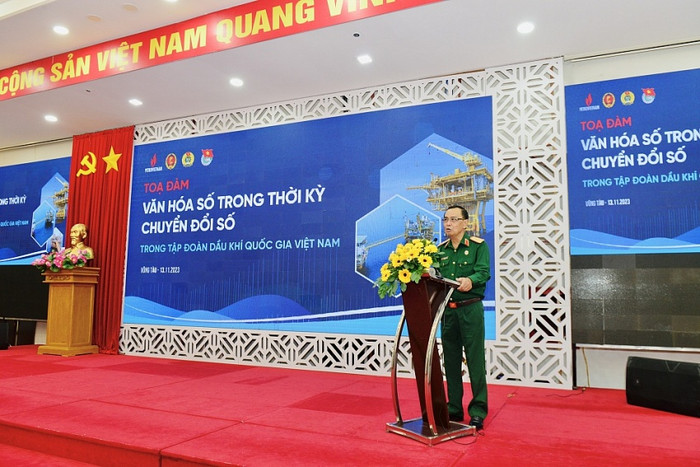 Thiếu tướng Nguyễn Minh Hoàng - Phó Chủ tịch Hội Cựu chiến binh Việt Nam phát biểu tại tọa đàm. Thiếu tướng Nguyễn Minh Hoàng - Phó Chủ tịch Hội Cựu chiến binh Việt Nam phát biểu tại tọa đàm.