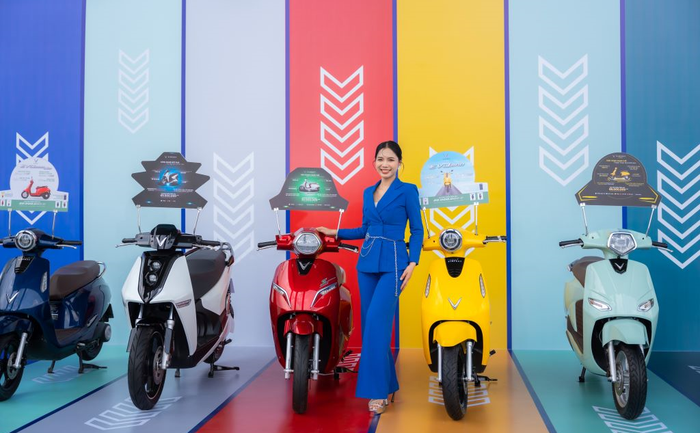 VinFast áp dụng mức ưu đãi tới 25% cho thầy cô và cán bộ nhân viên công tác trong ngành giáo dục khi mua xe máy điện.