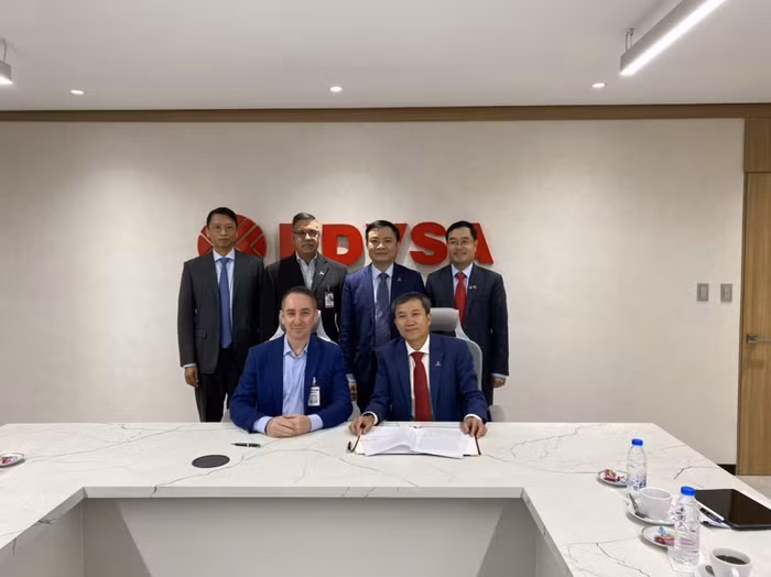 Ký kiện toàn các chức danh của Công ty liên doanh PetroMacareo