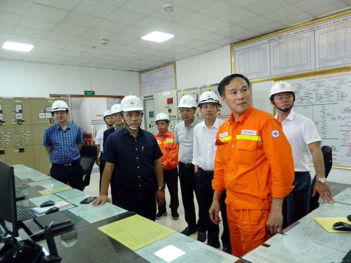 Đoàn công tác kiểm tra tại TBA 500kV Hà Tĩnh. Đoàn công tác kiểm tra tại TBA 500kV Hà Tĩnh.