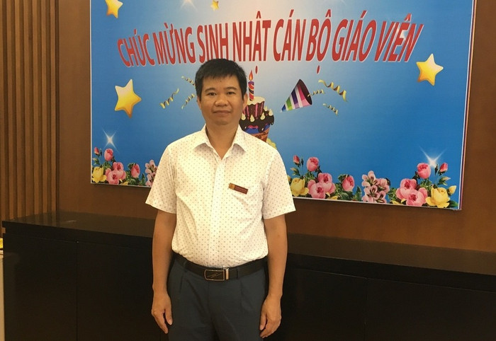 Thầy Hoàng Ngọc Tuệ, Tiến sĩ chuyên ngành Giảng dạy tiếng Anh, Trưởng khoa Ngoại ngữ, Trường Đại học Công nghiệp Hà Nội. (Ảnh: Vương Thủy) Thầy Hoàng Ngọc Tuệ, Tiến sĩ chuyên ngành Giảng dạy tiếng Anh, Trưởng khoa Ngoại ngữ, Trường Đại học Công nghiệp Hà Nội. (Ảnh: Vương Thủy)