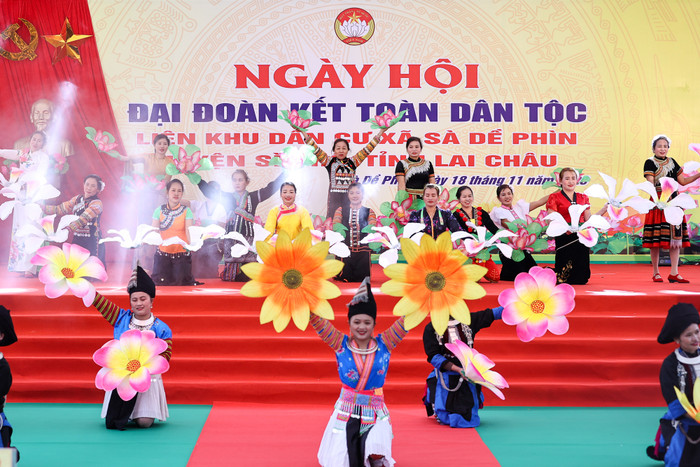 Các tiết mục văn nghệ chào mừng Ngày hội. Ảnh: VGP/Nhật Bắc Các tiết mục văn nghệ chào mừng Ngày hội. Ảnh: VGP/Nhật Bắc