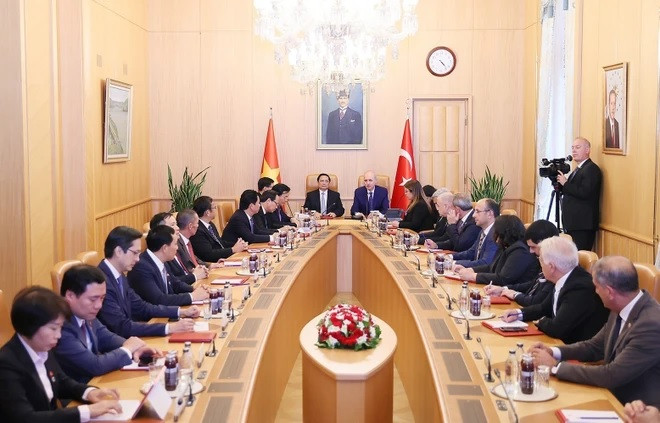 Thủ tướng Phạm Minh Chính hội kiến Chủ tịch Quốc hội Thổ Nhĩ Kỳ Numan Kurtulmus. (Ảnh: Dương Giang/TTXVN) Thủ tướng Phạm Minh Chính hội kiến Chủ tịch Quốc hội Thổ Nhĩ Kỳ Numan Kurtulmus. (Ảnh: Dương Giang/TTXVN)