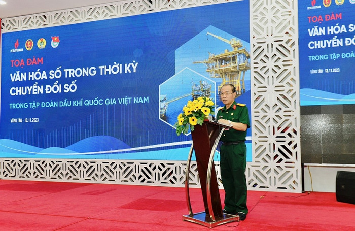 Đồng chí Phạm Quang Dũng - Chủ tịch Hội Cựu chiến binh Tập đoàn Dầu khí Việt Nam phát biểu khai mạc. Đồng chí Phạm Quang Dũng - Chủ tịch Hội Cựu chiến binh Tập đoàn Dầu khí Việt Nam phát biểu khai mạc.