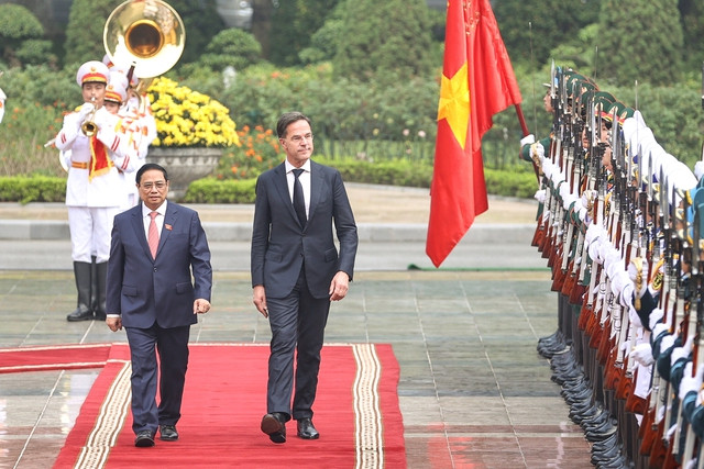 Thủ tướng Phạm Minh Chính chủ trì lễ đón chính thức Thủ tướng Hà Lan Mark Rutte đang có chuyến thăm chính thức Việt Nam. Ảnh: VGP/Nhật Bắc Thủ tướng Phạm Minh Chính chủ trì lễ đón chính thức Thủ tướng Hà Lan Mark Rutte đang có chuyến thăm chính thức Việt Nam. Ảnh: VGP/Nhật Bắc