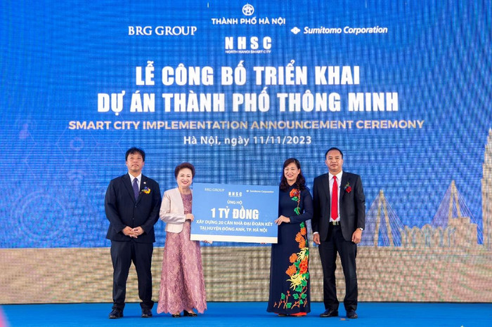 Lãnh đạo Công ty Thành phố Thông minh Bắc Hà Nội trao ủng hộ 1 tỷ đồng xây dựng 20 căn nhà đại đoàn kết tại huyện Đông Anh. Lãnh đạo Công ty Thành phố Thông minh Bắc Hà Nội trao ủng hộ 1 tỷ đồng xây dựng 20 căn nhà đại đoàn kết tại huyện Đông Anh.