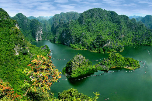 Tràng An được ví như "Hạ Long trên cạn" Tràng An được ví như "Hạ Long trên cạn"