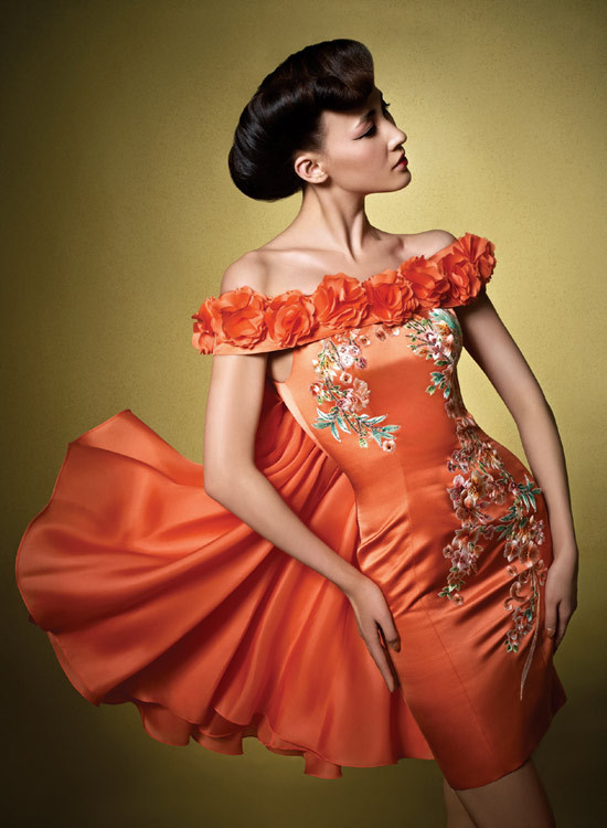 Đầm cocktail màu cam nóng bỏng và sang trọng