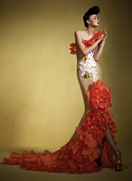 Váy lệch vai vạt xéo xếp bèo tinh tế và kiều diễm