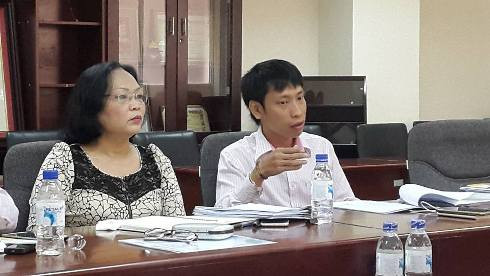 Cô Tạ Thị Kiều An - Hiệu phó phụ trách trường Hùng Vương trả lời báo chí những vấn đề liên quan tới trường (ảnh: P.L) Cô Tạ Thị Kiều An - Hiệu phó phụ trách trường Hùng Vương trả lời báo chí những vấn đề liên quan tới trường (ảnh: P.L)