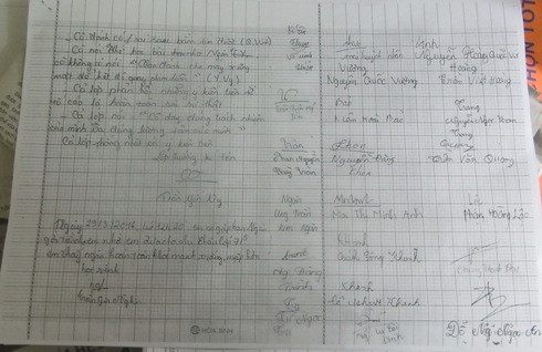 Chữ ký, ý kiến của học sinh cùng lớp với Ngàn xác nhận, cô Xanh không nói xúc phạm gì tới nghệ sỹ (ảnh: P.L) Chữ ký, ý kiến của học sinh cùng lớp với Ngàn xác nhận, cô Xanh không nói xúc phạm gì tới nghệ sỹ (ảnh: P.L)