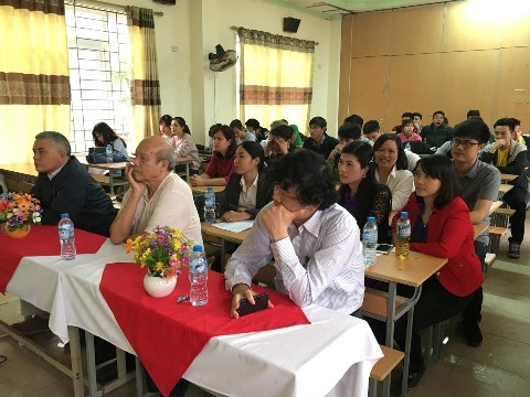 Các giảng viên, chuyên gia đầu ngành công nghệ thông tin chăm chú lắng nghe các đề tài (ảnh: GV) Các giảng viên, chuyên gia đầu ngành công nghệ thông tin chăm chú lắng nghe các đề tài (ảnh: GV)