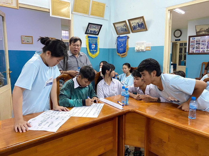 Các nhà lãnh đạo trẻ SOS được trang bị kỹ năng sống, khả năng lãnh đạo và kiến thức tài chính trong 1 tuần đào tạo trực tuyến với các chuyên gia từ Young Leader