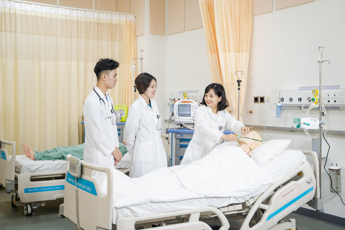 Toàn bộ sinh viên điều dưỡng đủ điều kiện sẽ được Vinmec tiếp nhận ngay vào làm việc với nhiều đãi ngộ hấp dẫn và môi trường bệnh viện quốc tế Toàn bộ sinh viên điều dưỡng đủ điều kiện sẽ được Vinmec tiếp nhận ngay vào làm việc với nhiều đãi ngộ hấp dẫn và môi trường bệnh viện quốc tế