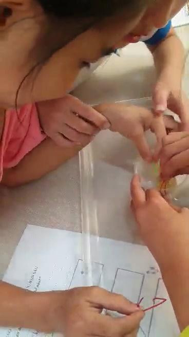 1 tiết trại nghiệm STEM của học sinh Trường Tiểu học Quỳnh Ngọc - Quỳnh Lưu - Nghệ An. (Ảnh do tác giả cung cấp) 1 tiết trại nghiệm STEM của học sinh Trường Tiểu học Quỳnh Ngọc - Quỳnh Lưu - Nghệ An. (Ảnh do tác giả cung cấp)