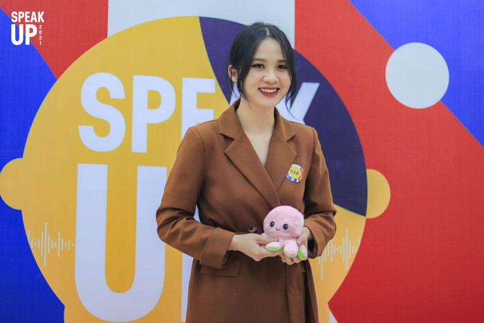 Các thí sinh thể hiện hết sức mình để gây ấn tượng với Ban giám khảo. Các thí sinh thể hiện hết sức mình để gây ấn tượng với Ban giám khảo.