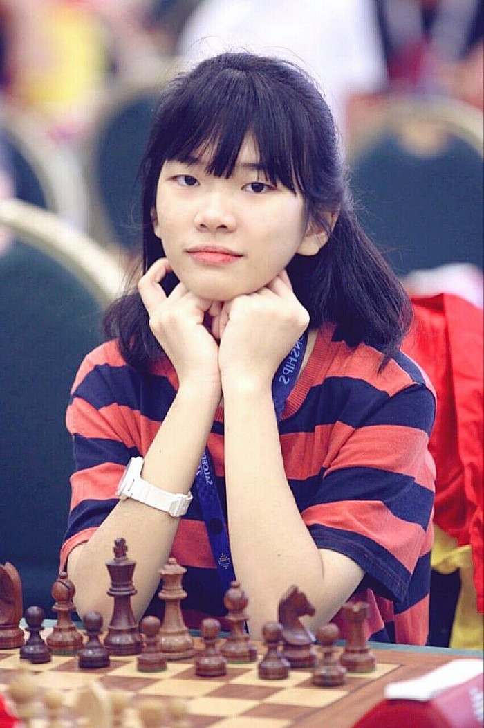 Nghiêm Thảo Tâm sẵn sàng bày cờ cùng vui đấu với bạn cùng lớp Nghiêm Thảo Tâm sẵn sàng bày cờ cùng vui đấu với bạn cùng lớp