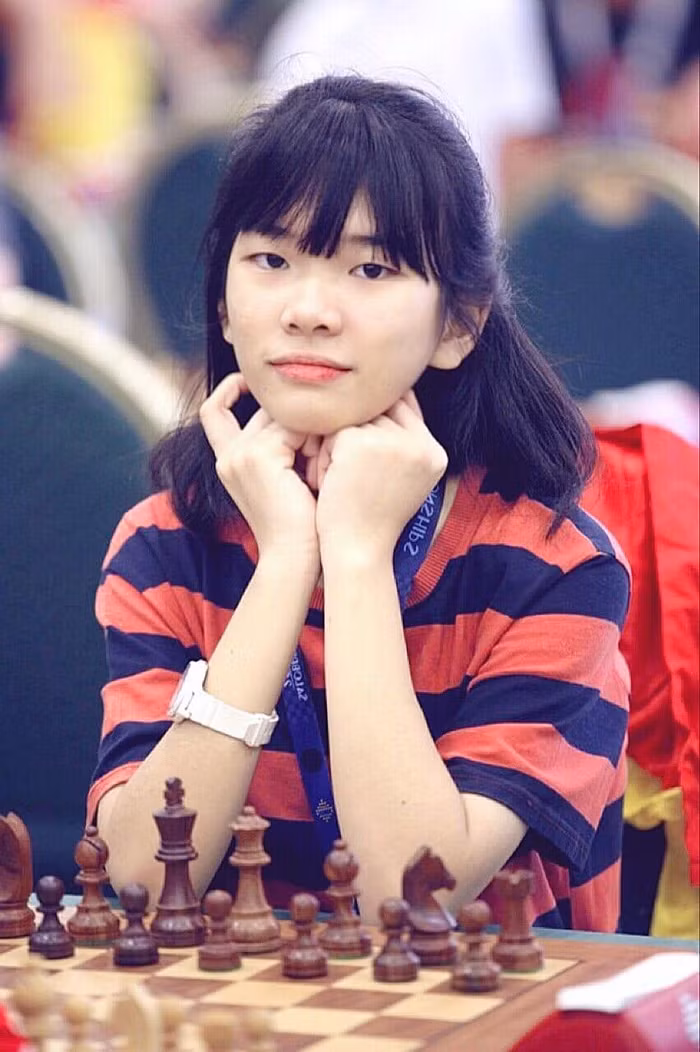 Nghiêm Thảo Tâm sẵn sàng bày cờ cùng vui đấu với bạn cùng lớp Nghiêm Thảo Tâm sẵn sàng bày cờ cùng vui đấu với bạn cùng lớp