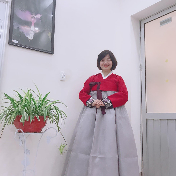 Tiến sĩ Trần Thị Hường – Trưởng khoa Ngôn ngữ và Văn hóa Hàn Quốc, Giám đốc Trung tâm Hàn Quốc học - Trường Đại học Ngoại ngữ - Đại học Quốc gia Hà Nội, kiêm Tổng thư kí Hội nghiên cứu khoa học về Hàn Quốc của Việt Nam. Ảnh: Nhân vật cung cấp Tiến sĩ Trần Thị Hường – Trưởng khoa Ngôn ngữ và Văn hóa Hàn Quốc, Giám đốc Trung tâm Hàn Quốc học - Trường Đại học Ngoại ngữ - Đại học Quốc gia Hà Nội, kiêm Tổng thư kí Hội nghiên cứu khoa học về Hàn Quốc của Việt Nam. Ảnh: Nhân vật cung cấp