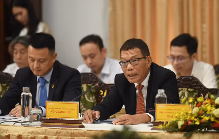 Ông Võ Quang Huệ, một nhà khoa học, một trong những tổng công trình sư của Tổ hợp Vinfast tại Hải Phòng, chia sẻ về tinh thần “Mãnh liệt Việt Nam” được lựa chọn làm slogan cho VinFast. Ảnh VGP/Quang Hiếu