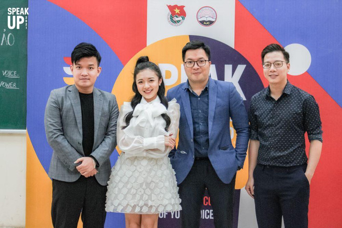 Những người “cầm cân nảy mực” của vòng sơ khảo. Những người “cầm cân nảy mực” của vòng sơ khảo.