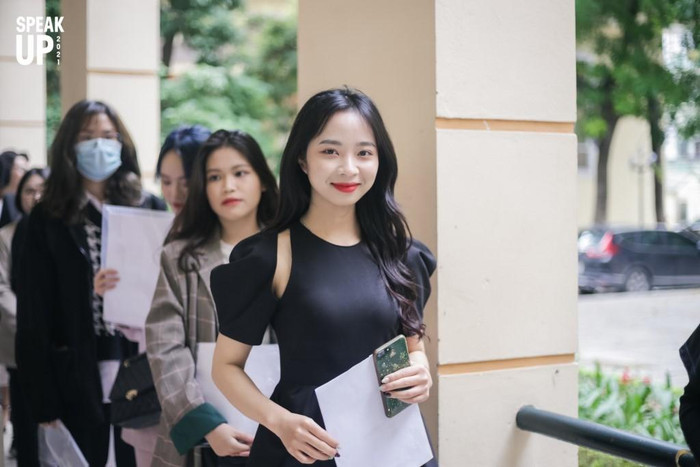 Các thí sinh đã có mặt ở phòng chờ từ rất sớm. Các thí sinh đã có mặt ở phòng chờ từ rất sớm.