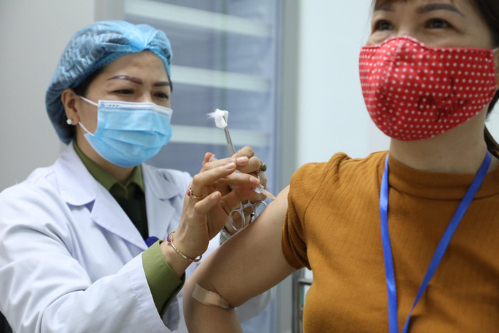 Đợt thử nghiệm giai đoạn 2 của vaccine Nano Covax có 105 tình nguyện viên trên 60 tuổi; tình nguyện viên cao tuổi nhất 76 tuổi. Ảnh: VGP Đợt thử nghiệm giai đoạn 2 của vaccine Nano Covax có 105 tình nguyện viên trên 60 tuổi; tình nguyện viên cao tuổi nhất 76 tuổi. Ảnh: VGP