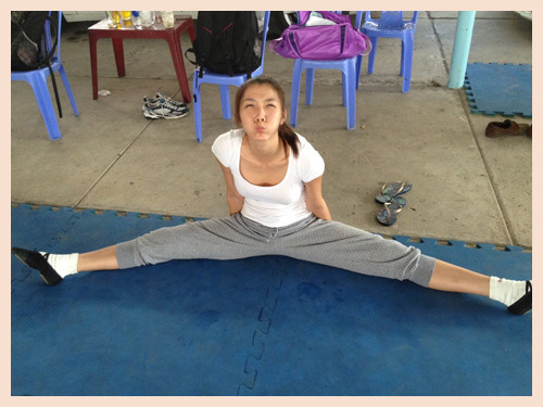 Dù chỉ đóng vai phụ nhưng Ngọc Quyên cũng phải luyện tập khá nhiều để có thể thể hiện tốt nhất trên phim trường. Dù chỉ đóng vai phụ nhưng Ngọc Quyên cũng phải luyện tập khá nhiều để có thể thể hiện tốt nhất trên phim trường.