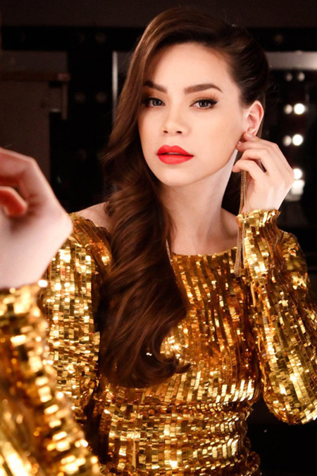 Nhà tôi thì hầu như đều đặn mỗi ngày là phải ăn cơm tối cùng nhau để dạy cho cậu nhóc biết chờ đợi và quý giá giây phút sum vầy. Nhà tôi thì hầu như đều đặn mỗi ngày là phải ăn cơm tối cùng nhau để dạy cho cậu nhóc biết chờ đợi và quý giá giây phút sum vầy.