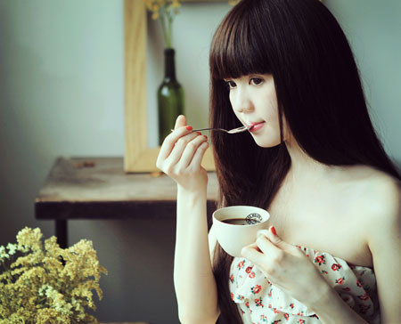 Thời gian trước đây, Ngọc Trinh chủ yếu xuất hiện với hình ảnh “nữ hoàng nội y” nóng bỏng, đầy gợi cảm nhưng gần đây, Ngọc Trinh lại thường xuyên xuất hiện với những bộ ảnh ngây thơ trong sáng. Thời gian trước đây, Ngọc Trinh chủ yếu xuất hiện với hình ảnh “nữ hoàng nội y” nóng bỏng, đầy gợi cảm nhưng gần đây, Ngọc Trinh lại thường xuyên xuất hiện với những bộ ảnh ngây thơ trong sáng.