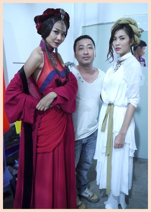 Thanh Hằng vào vai tú bà Kiều Thị. Sở hữu bề ngoài xinh đẹp, quyến rũ nhưng tú bà này lại lòng dạ độc ác khó tin. Dưới tay Kiều Thị là vô số kỹ nữ có thể quyến rũ đàn ông bằng nhan sắc và sự ngọt ngào nhưng khi cần thì cũng có thể vung gươm múa kém chẳng thua hào kiệt nào. Vai diễn của Tăng Thanh Hà vẫn chưa được tiết lộ nhiều. Nhưng với bộ trang phục kín cổng cao tường này, nhiều người phỏng đoán cô sẽ vào vai con gái nhà lành chứ không thể gia nhập đội quân kỹ nữ của Kiều Thi. Mỹ nhân kế là bộ phim đầu tiên Hà Tăng tham gia sau Cánh đồng bất tận nên cô kỳ vọng khá nhiều vào vai diễn này. Sau khi phim đóng máy, Hà Tăng sẽ bắt tay chuẩn bị cho lễ cưới tổ chức vào cuối năm của mình. Thanh Hằng vào vai tú bà Kiều Thị. Sở hữu bề ngoài xinh đẹp, quyến rũ nhưng tú bà này lại lòng dạ độc ác khó tin. Dưới tay Kiều Thị là vô số kỹ nữ có thể quyến rũ đàn ông bằng nhan sắc và sự ngọt ngào nhưng khi cần thì cũng có thể vung gươm múa kém chẳng thua hào kiệt nào. Vai diễn của Tăng Thanh Hà vẫn chưa được tiết lộ nhiều. Nhưng với bộ trang phục kín cổng cao tường này, nhiều người phỏng đoán cô sẽ vào vai con gái nhà lành chứ không thể gia nhập đội quân kỹ nữ của Kiều Thi. Mỹ nhân kế là bộ phim đầu tiên Hà Tăng tham gia sau Cánh đồng bất tận nên cô kỳ vọng khá nhiều vào vai diễn này. Sau khi phim đóng máy, Hà Tăng sẽ bắt tay chuẩn bị cho lễ cưới tổ chức vào cuối năm của mình.