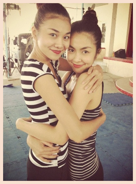 Dự án làm phim này vốn đã được Dũng "khùng" thai nghén, ấp ủ từ lâu nhưng mãi tới tận tháng 5/2012, anh mới quyết định bấm máy. Ban đầu, phim có tên là Chân dài hành động và chỉ định quay theo định dạng 2D thông thường. Tuy nhiên, sau một thời gian chỉnh sửa kịch bản, Quang Dũng lại "nâng cấp" phim thành 3D. Câu chuyện theo đó cũng được đổi thành cổ trang và thay tên mới là Mỹ nhân kế. Dự án làm phim này vốn đã được Dũng "khùng" thai nghén, ấp ủ từ lâu nhưng mãi tới tận tháng 5/2012, anh mới quyết định bấm máy. Ban đầu, phim có tên là Chân dài hành động và chỉ định quay theo định dạng 2D thông thường. Tuy nhiên, sau một thời gian chỉnh sửa kịch bản, Quang Dũng lại "nâng cấp" phim thành 3D. Câu chuyện theo đó cũng được đổi thành cổ trang và thay tên mới là Mỹ nhân kế.