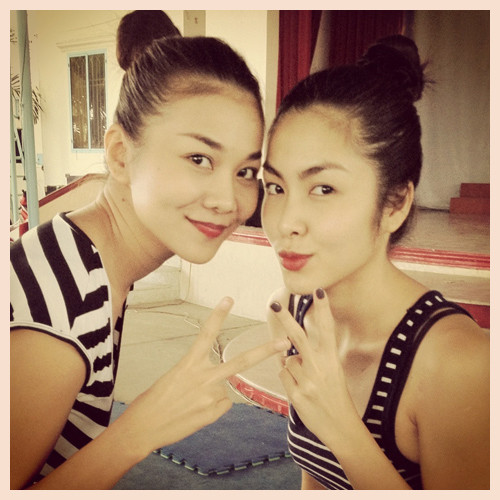 Ngoài hai nhân vật chính được "đóng đinh" cho Thanh Hằng và Tăng Thanh Hà, Mỹ nhân kế còn có sự góp mặt của những người đẹp đình đám như Ngọc Quyên, Diễm My 9X... Bên cạnh đó, anh chàng rocker Phạm Anh Khoa cũng quyết tâm lấn sân thử sức cùng điện ảnh.Sự thân thiết của Hằng và Hà đã dẹp tan nghi vấn cặp đôi xinh đẹp này đố kị khi phân vai. Đây là lần đầu tiên Thanh Hằng và Hà Tăng cùng tham gia một dự án điện ảnh. Sự thân thiết của Hằng và Hà đã dẹp tan nghi vấn cặp đôi xinh đẹp này đố kị khi phân vai. Đây là lần đầu tiên Thanh Hằng và Hà Tăng cùng tham gia một dự án điện ảnh. Ngoài hai nhân vật chính được "đóng đinh" cho Thanh Hằng và Tăng Thanh Hà, Mỹ nhân kế còn có sự góp mặt của những người đẹp đình đám như Ngọc Quyên, Diễm My 9X... Bên cạnh đó, anh chàng rocker Phạm Anh Khoa cũng quyết tâm lấn sân thử sức cùng điện ảnh.Sự thân thiết của Hằng và Hà đã dẹp tan nghi vấn cặp đôi xinh đẹp này đố kị khi phân vai. Đây là lần đầu tiên Thanh Hằng và Hà Tăng cùng tham gia một dự án điện ảnh. Sự thân thiết của Hằng và Hà đã dẹp tan nghi vấn cặp đôi xinh đẹp này đố kị khi phân vai. Đây là lần đầu tiên Thanh Hằng và Hà Tăng cùng tham gia một dự án điện ảnh.