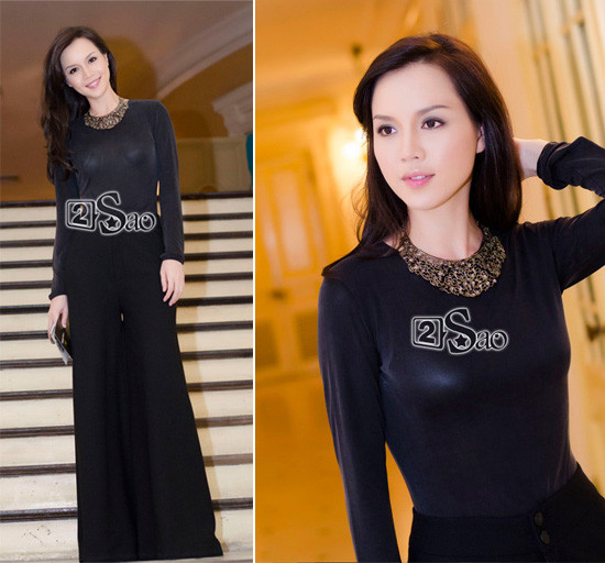 Với Ngọc Oanh thì kể cả khi cô mặc bộ trang phục đen huyền bí kín nhưng vẫn hút ánh nhìn Với Ngọc Oanh thì kể cả khi cô mặc bộ trang phục đen huyền bí kín nhưng vẫn hút ánh nhìn