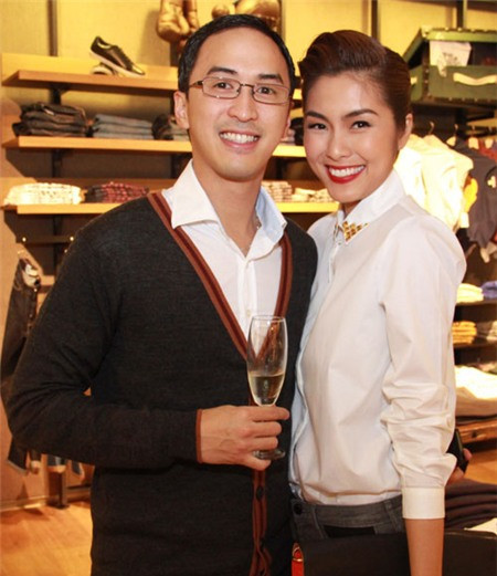 1. Vợ chồng Tăng Thanh Hà - Louis Nguyễn Năm 2012 có thể nói là năm in dấu son đỏ của cặp vợ chồng Hà Tăng và Louis Nguyễn. Tên tuổi họ được đăng tải trên khắp những mặt báo với muôn vàn những lời khen có cánh.