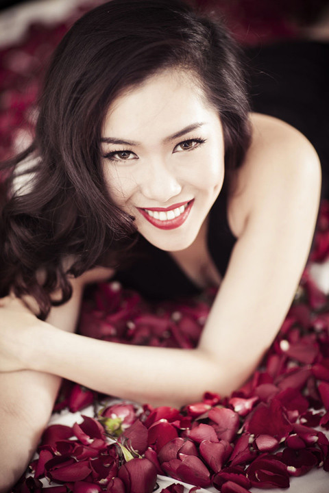 Sau khi nghe Huyền Trần hát trong cuộc thi Idol, nhạc sĩ Tường Văn đồng ý nhận lời ngay vì: “Tôi đã nhìn thấy những tố chất của Mỹ Tâm 10 năm về trước có trong Huyền Trần”. Sau khi nghe Huyền Trần hát trong cuộc thi Idol, nhạc sĩ Tường Văn đồng ý nhận lời ngay vì: “Tôi đã nhìn thấy những tố chất của Mỹ Tâm 10 năm về trước có trong Huyền Trần”.